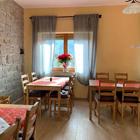 לינה וארוחת בוקר Dahu